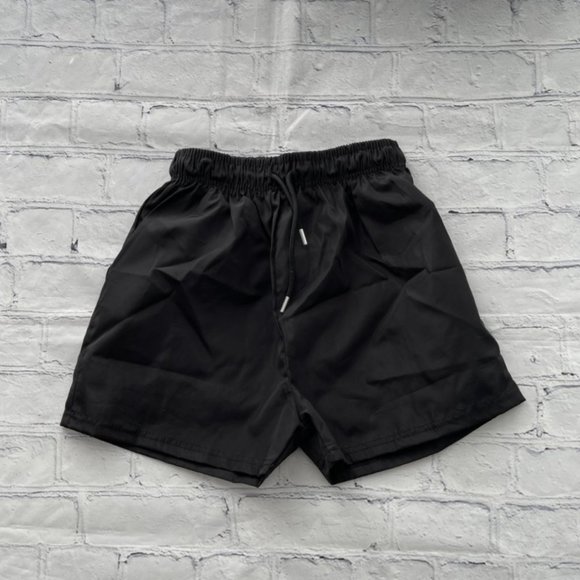 Pretty Little Thing Black Shell Short - Picture 2 of 11